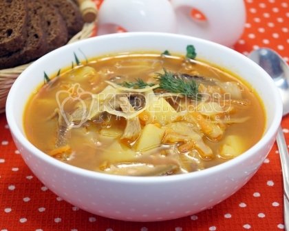 Постные щи с капустой и грибами